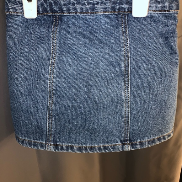 Toddler girl button up jean skirt size 4T - Picture 2 of 2